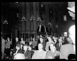 Fotografia "Reportagem na Candelária Missa família Amaral Peixoto" ([Local n/d] , [Data n/d]) [negativo]. / Fotógrafo(a): Heitor.  -- ITEM-0006.