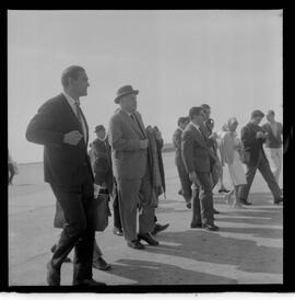 Fotografia "Chegada do Soviético que vem trazer prêmio para o Niemayer [Niemeyer], no Galeão (Prof. Dmitry Skobeltzin), Reportagem de [sem repórter]" ([Local n/d] , 1963) [negativo]. / Fotógrafo(a): Joel.  -- ITEM-0003.