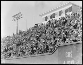 Fotografia "Estádios - R.J. (estádio do Vasco da Gama), Reportagem Geral" ([Local n/d] , [Data n/d]) [negativo]. / Fotógrafo(a): Jean Manzon.  -- ITEM-0001.