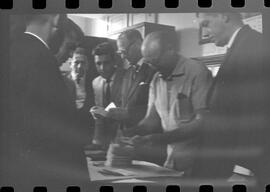 Fotografia "Polícia Central - Opção de Federalização da Polícia, Reportagem de Oscar" ([Local n/d] , 1963) [negativo]. / Fotógrafo(a): Pedro.  -- ITEM-0002.