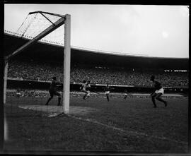 Fotografia "Futebol - América x Fluminense" ([Local n/d] , [Data n/d]) [negativo]. / Fotógrafo(a): Domingos.  -- ITEM-0013.