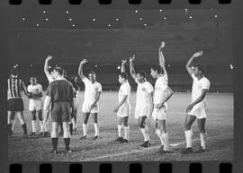 Fotografia "Futebol; 'FUTEBOL = LIBERTADORES DAS AMÉRICAS' Botafogo x Alianza de Lima (2 x 1) (Fases do jogo realizado no Maracanã)" ([Local n/d] , 1963) [negativo]. / Fotógrafo(a): Demócrito.  -- ITEM-0052.