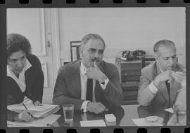 Fotografia "Assembléia Legislativa' Assembléia - Reunião secreta da bancada petebista - CPI etc com a presença do deputado Hercules Correia, com relação á sua prisão no Sindicato dos têxteis)" ([Local n/d] , 1963) [negativo]. / Fotógrafo(a): Paulo Reis.  -- ITEM-0005.