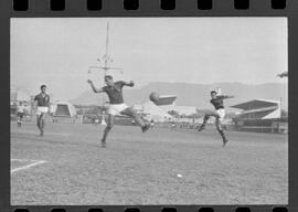 Fotografia "Campeonato Carioca de Profissionais de 63 (1° Turno) Esporte - jogo Fluminense (1 x 0) Bonsucesso" ([Local n/d] , 1963) [negativo]. / Fotógrafo(a): Democrito.  -- ITEM-0053.