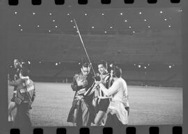 Fotografia "Futebol; 'FUTEBOL = LIBERTADORES DAS AMÉRICAS' Botafogo x Alianza de Lima (2 x 1) (Fases do jogo realizado no Maracanã)" ([Local n/d] , 1963) [negativo]. / Fotógrafo(a): Demócrito.  -- ITEM-0051.