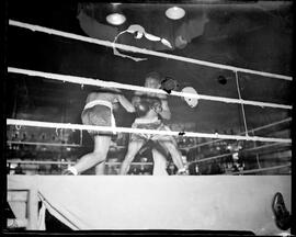 Fotografia "Campeonato Brasileiro de Box [boxe]" ([Local n/d] , [Data n/d]) [negativo]. / Fotógrafo(a): Domício.  -- ITEM-0001.