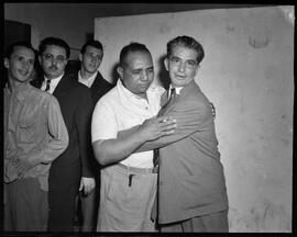 Fotografia "Esporte - Futebol, Jogos do dia 16 de dezembro de 1951" ([Local n/d] , 1951) [negativo]. / Fotógrafo(a): Equipe.  -- ITEM-0004.