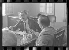 Fotografia "CPI QUE INVESTIGA ORGANISMO DE PRESSÃO AO CONGRESSO BRASILEIRO' Assembléia - CPI - Depoimentos de Santos Vallis e Dante Pelacani, Reportagem de Nelson Silva" ([Local n/d] , 1963) [negativo]. / Fotógrafo(a): Paulo Reis.  -- ITEM-0001.