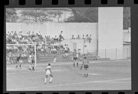 Fotografia "Campeonato Carioca de Profissionais de 63 (1° Turno) Esporte - jogo Fluminense (1 x 0) Bonsucesso" ([Local n/d] , 1963) [negativo]. / Fotógrafo(a): Democrito.  -- ITEM-0004.