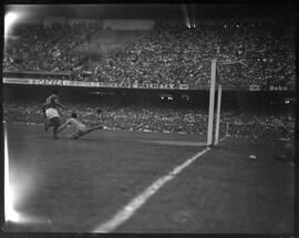 Fotografia "Esporte - futebol - Vasco x Palmeiras" ([Local n/d] , [Data n/d]) [negativo]. / Fotógrafo(a): Ângelo.  -- ITEM-0004.