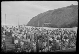 Fotografia "Futebol - RJ (Campeonato de Juvenis - 1956) - Jogo: Flamengo x Bangu, Esportes" ([Local n/d] , 1956) [negativo]. / Fotógrafo(a): Demócrito.  -- ITEM-0015.
