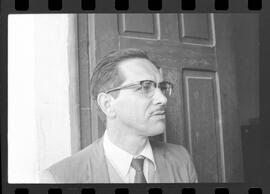 Fotografia "CPI que Investiga Ação Corruptora do 'IBAD' no Processo Eleitoral no Brasil' 3° D.P. Sub Deleg. ent. s/ o interrogatório do IBAD, Reportagem de Rossini" ([Local n/d] , 1963) [negativo]. / Fotógrafo(a): L. Pinto.  -- ITEM-0001.