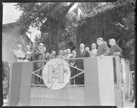 Fotografia "Inauguração em Laranjeiras com D. Vera Bocayuva" ([Local n/d] , [Data n/d]) [negativo]. / Fotógrafo(a): Amaro.  -- ITEM-0003.