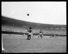 Fotografia "Esporte - Futebol - América x Bangú" ([Local n/d] , [Data n/d]) [negativo]. / Fotógrafo(a): Equipe.  -- ITEM-0003.