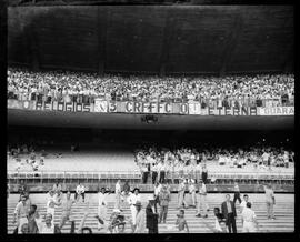 Fotografia "Futebol - Flamengo x Fluminense (contusão sofrida por Castilho), Esportes" ([Local n/d] , [Data n/d]) [negativo]. / Fotógrafo(a): [Autoria n/d].  -- ITEM-0007.