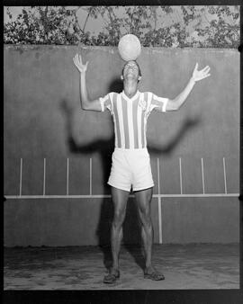 Fotografia "Futebol - R.J. (equipe do Bangú - 1952), Esportes" ([Local n/d] , 1952) [negativo]. / Fotógrafo(a): Equipe.  -- ITEM-0005.