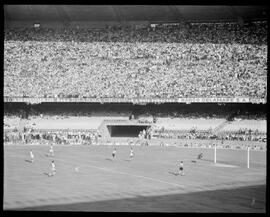 Fotografia "Esporte - Futebol / Vasco x Sporting" ([Local n/d] , [Data n/d]) [negativo]. / Fotógrafo(a): Equipe.  -- ITEM-0010.