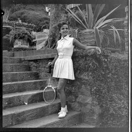 Fotografia "Terezinha Del Panta - Candidata ao 'Concurso Rainha do Verão', Reportagem Geral" ([Local n/d] , [Data n/d]) [negativo]. / Fotógrafo(a): Equipe.  -- ITEM-0007.