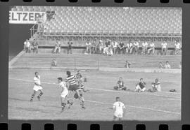 Fotografia "Campeonato Carioca de Profissionais de 63 (1° Turno) Esporte - jogo Fluminense (1 x 0) Bonsucesso" ([Local n/d] , 1963) [negativo]. / Fotógrafo(a): Democrito.  -- ITEM-0039.