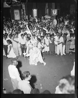Fotografia "Reportagem sobre o carnaval no dia 31 de dezembro de 1952" ([Local n/d] , 1952) [negativo]. / Fotógrafo(a): Jader Neves.  -- ITEM-0012.