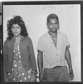 Fotografia "Quadrilha de assaltantes; QUADRILHA DO CAJU - presos os criminosos que mataram garçon Severino Jose da Silva - Marginais presos: Jose Rodrigues Jesus. -- 'Ieie' ou seja Justiano Theodoro de Araujo. -- 'Nenen' ou seja Jose Machado da Silva. -- e a isca' Vanderice Cavalcante dos Santos - foto do chefe do Bando 'Bahianinho'" ([Local n/d] , 1961) [negativo]. / Fotógrafo(a): Alvaro.  -- ITEM-0004.