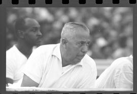 Fotografia "Jogos Campeonato Carioca; 'CAMPEONATO CARIOCA DE 1963' de PROFISSIONAIS (1º Turno) Jogos Vasco x Fluminense (3 x 1) Botafogo x Canto do Rio (3 x 0) America x Madureira (5 x 2) e Olaria x Portuguesa, Reportagem de Esporte" ([Local n/d] , 1963) [negativo]. / Fotógrafo(a): Equipe.  -- ITEM-0241.