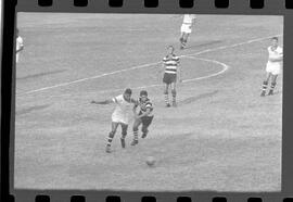 Fotografia "Campeonato Carioca de Profissionais de 63 (1° Turno) Esporte - jogo Fluminense (1 x 0) Bonsucesso" ([Local n/d] , 1963) [negativo]. / Fotógrafo(a): Democrito.  -- ITEM-0037.