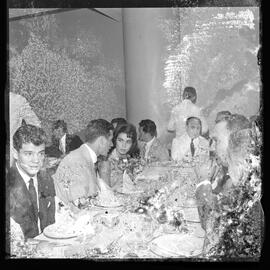 Fotografia "Banquete oferecido por 'UH' em homenagem aos campeões do Super-super, Clube de Regatas Vasco da Gama" ([Local n/d] , [Data n/d]) [negativo]. / Fotógrafo(a): Demócrito.  -- ITEM-0019.