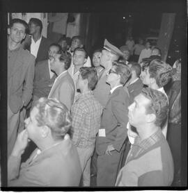 Fotografia "Sindicado dos Têxteis' Passeata do protesto - do Sindicato dos Têxteis, Reportagem de Oscar" ([Local n/d] , 1963) [negativo]. / Fotógrafo(a): Paulo André.  -- ITEM-0017.