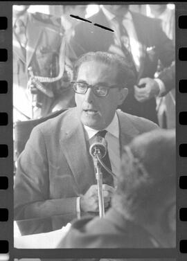 Fotografia "CPI [QUE] INVESTIGA ORGANISMO DE PRESSÃO AO CONGRESSO' C.P.I. Depoimento de Carlos Lacerda, Reportagem de Nelson Silva" ([Local n/d] , 1963) [negativo]. / Fotógrafo(a): Paulo Reis.  -- ITEM-0009.