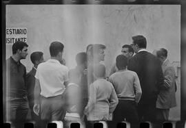 Fotografia "TREINO DO FLAMENGO; 'FLAMENGO FR' Treino do Flamengo com a presença do presidente Fadel Fadel" ([Local n/d] , 1963) [negativo]. / Fotógrafo(a): L. Pinto.  -- ITEM-0001.