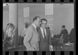 Fotografia "Galeão (João Havelange, Maurice Raskin, Ministro Jorge Lampreia com o embaixador Sloven Smedlaka); fot. 1 MAURICE RASKIN, fot. 2 HAVELANGE, fot. 3 - Ministro Jorge Lampreia, - Emb. SLOVEN SMODLAKA, Reportagem de Setorista" ([Local n/d] , 1963) [negativo]. / Fotógrafo(a): Setorista.  -- ITEM-0002.