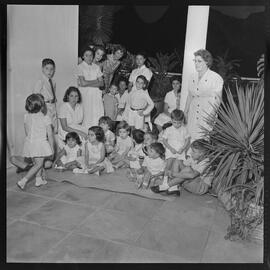 Fotografia "Dr. Bocayuva - Aniversário dos gêmeos (seus filhos)" ([Local n/d] , [Data n/d]) [negativo]. / Fotógrafo(a): A. Veneziano.  -- ITEM-0017.