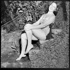 Fotografia "Rainha do Verão - Candidatas na Barra da Tijuca, Reportagem Geral" ([Local n/d] , [Data n/d]) [negativo]. / Fotógrafo(a): Equipe.  -- ITEM-0005.