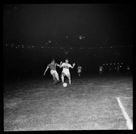 Fotografia "Futebol - São Paulo. Jogo São Paulo x Palmeiras, Esportes" ([Local n/d] , [Data n/d]) [negativo]. / Fotógrafo(a): Equipe.  -- ITEM-0014.