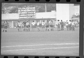 Fotografia "Jogos Campeonato Carioca; 'CAMPEONATO CARIOCA DE 1963' de PROFISSIONAIS (1º Turno) Jogos Vasco x Fluminense (3 x 1) Botafogo x Canto do Rio (3 x 0) America x Madureira (5 x 2) e Olaria x Portuguesa, Reportagem de Esporte" ([Local n/d] , 1963) [negativo]. / Fotógrafo(a): Equipe.  -- ITEM-0112.