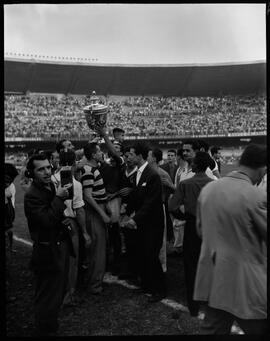 Fotografia "Esporte - Futebol - Palmeiras x Juventus" ([Local n/d] , [Data n/d]) [negativo]. / Fotógrafo(a): Equipe.  -- ITEM-0014.