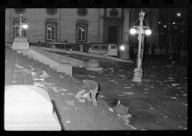 Fotografia "Conflitos' Conflitos - Passeatas - Polícia militar agride povo na Leopoldina - á favor das reformas de bases" ([Local n/d] , 1963) [negativo]. / Fotógrafo(a): Paulo; Venê; André; Alvaro; Pinto.  -- ITEM-0016.