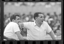 Fotografia "FUTEBOL = 'CAMPEONATO CARIOCA DE PROFISSIONAIS' Jogo Flamengo x Botafogo (3 x 1), America x Portuguesa (2 x 1), Madureira x Bangu (1 x 2), C. Grande x S. Cristovão (1 x 0) e C. Rio x Olaria (1 x 7), Reportagem de Esporte" ([Local n/d] , 1963) [negativo]. / Fotógrafo(a): Equipe.  -- ITEM-0016.