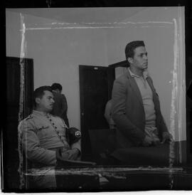 Fotografia "Rebelião dos Lavradores que ocupam Terras em Capivari' Padre Anibal, depondo no Forum de Caxias - caso de Capivari, Reportagem de Broxado" ([Local n/d] , 1963) [negativo]. / Fotógrafo(a): Ferreira.  -- ITEM-0013.