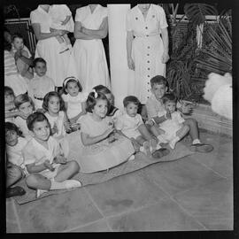 Fotografia "Dr. Bocayuva - Aniversário dos gêmeos (seus filhos)" ([Local n/d] , [Data n/d]) [negativo]. / Fotógrafo(a): A. Veneziano.  -- ITEM-0016.