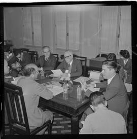 Fotografia "CPI Que Investiga Organismo de Pressão ao Congresso' Assembléia - CPI - (pressões s/ o Congresso) (Depoimento de Sr. Clodsmidt Riani, Presidente do CGT, Reportagem de Sonia" ([Local n/d] , 1963) [negativo]. / Fotógrafo(a): Alvaro.  -- ITEM-0002.