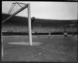 Fotografia "Esporte - Botafogo x Vasco" ([Local n/d] , [Data n/d]) [negativo]. / Fotógrafo(a): [Autoria n/d].  -- ITEM-0011.