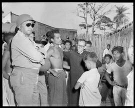 Fotografia "Crise política no Maranhão. O ministro da justiça Francisco Negrão de Lima pacifica a crise política no Maranhão, Reportagem Geral" ([Local n/d] , [Data n/d]) [negativo]. / Fotógrafo(a): Rodrigues.  -- ITEM-0036.