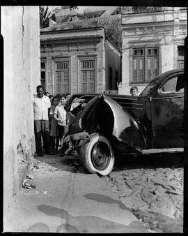 Fotografia "Polícia - Desastre" ([Local n/d] , [Data n/d]) [negativo]. / Fotógrafo(a): Vieira Junior.  -- ITEM-0001.