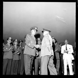 Fotografia "Visita do Ministro da Guerra ao Monumento dos Pracinhas" ([Local n/d] , [Data n/d]) [negativo]. / Fotógrafo(a): Ferreira.  -- ITEM-0008.