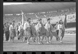 Fotografia "Jogos Campeonato Carioca; 'CAMPEONATO CARIOCA DE 1963' de PROFISSIONAIS (1º Turno) Jogos Vasco x Fluminense (3 x 1) Botafogo x Canto do Rio (3 x 0) America x Madureira (5 x 2) e Olaria x Portuguesa, Reportagem de Esporte" ([Local n/d] , 1963) [negativo]. / Fotógrafo(a): Equipe.  -- ITEM-0183.