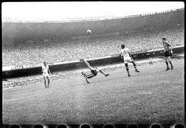 Fotografia "Futebol - R.J. (Campeonato Carioca - Jogo Botafogo x Fluminense), Seção: Esportes" ([Local n/d] , [Data n/d]) [negativo]. / Fotógrafo(a): Equipe.  -- ITEM-0092.