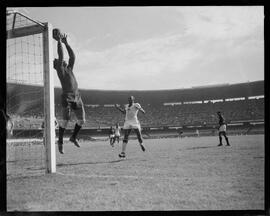 Fotografia "Esportes - Futebol - Diversos" ([Local n/d] , [Data n/d]) [negativo]. / Fotógrafo(a): [Autoria n/d].  -- ITEM-0022.