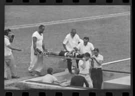 Fotografia "Campeonato Carioca de Profissionais de 63 (1° Turno) Esporte - jogo Fluminense (1 x 0) Bonsucesso" ([Local n/d] , 1963) [negativo]. / Fotógrafo(a): Democrito.  -- ITEM-0080.